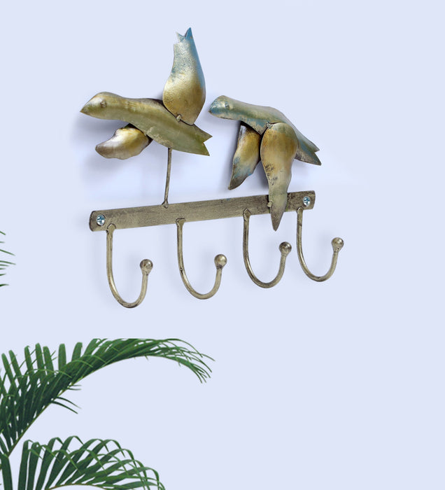 Organize in style with one easy step. From Vedas, this decorative Bird Wall Hook is designed to hold a wide variety of items - coats, hats, handbags, umbrellas, keys, towels or robes. Perfectly suited for any room from foyers and hallways to bedrooms and bathrooms, even closets or anywhere some additional storage is needed.